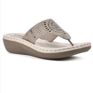 NWT Cliffs by White Mountain
Cienna Comfort Thong Sandals